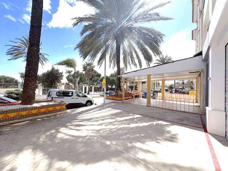 Commercial for Sale in Benalmadena Malaga 1