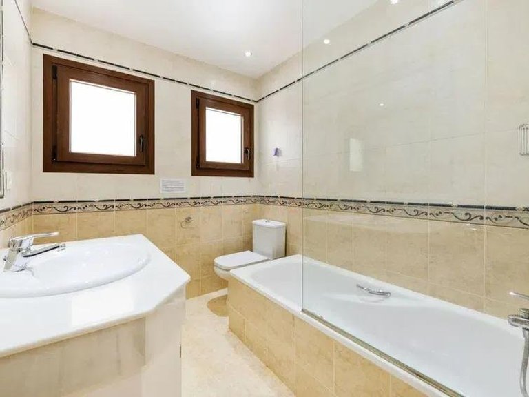 Villa for Sale in Estepona Malaga 18