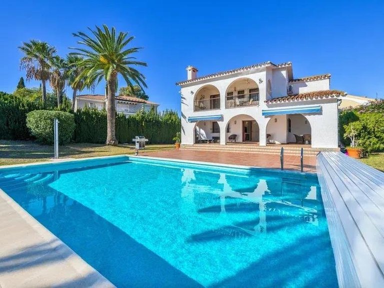 Villa for Sale in Estepona Malaga 3