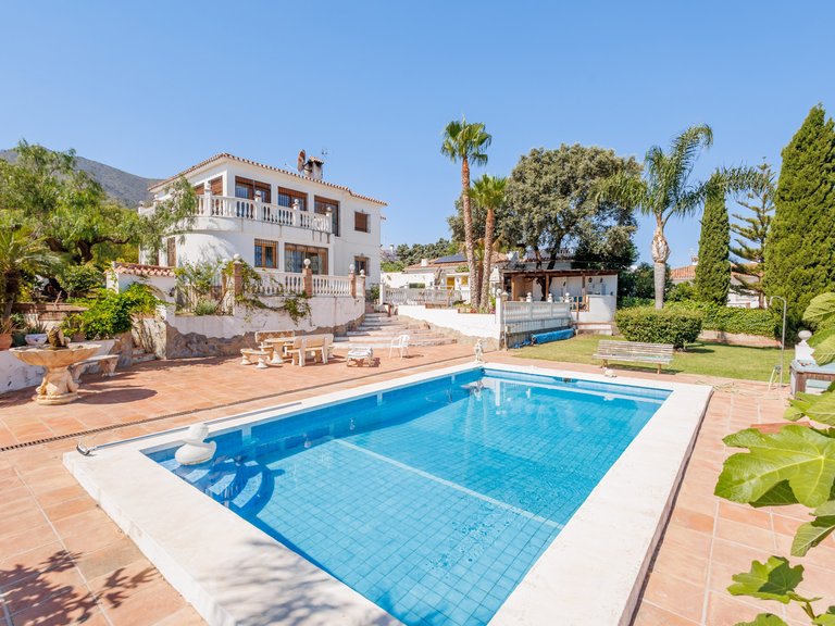 Villa for Sale in Alhaurin El Grande Malaga 2