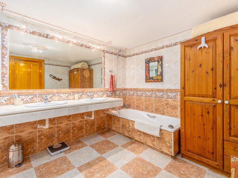 Villa for Sale in Coin Malaga 16