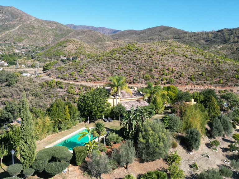 Country House for Sale in Ojen, Malaga 15