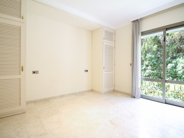 Villa for Sale in Marbella, Malaga 8