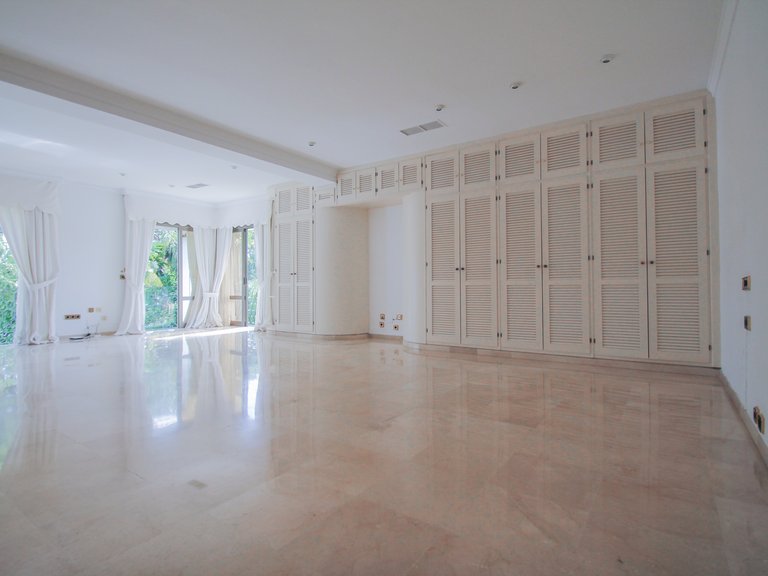 Villa for Sale in Marbella, Malaga 9