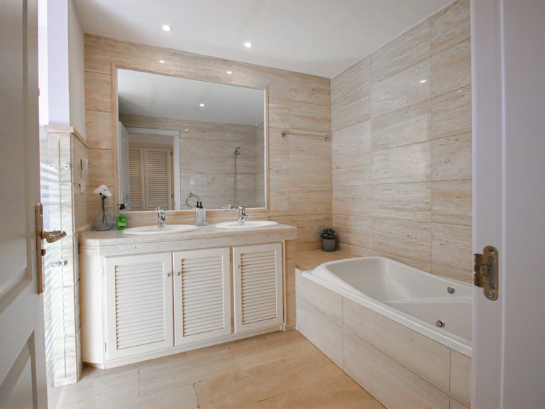 Apartment for Sale in Marbella, Malaga 30