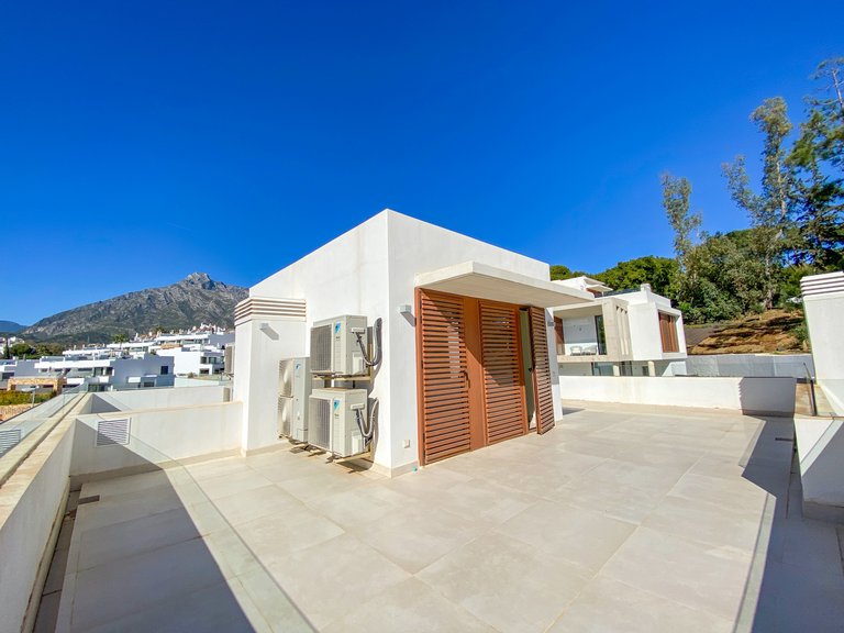 Villa for Sale in Marbella, Malaga 16