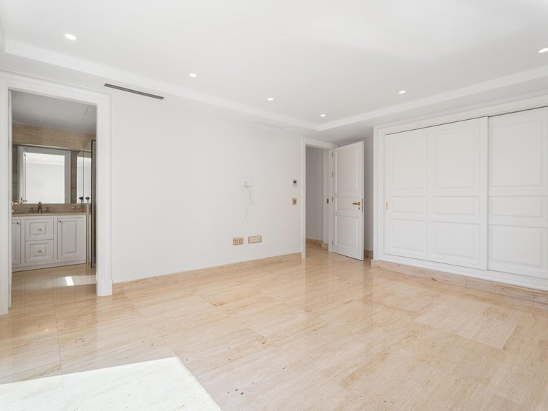 Villa for Sale in Benahavis, Malaga 26