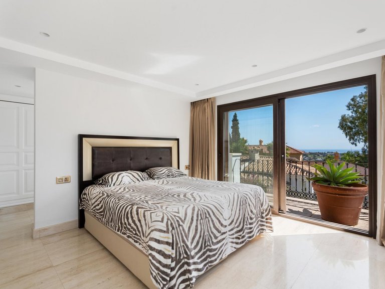 Villa for Sale in Benahavis, Malaga 34
