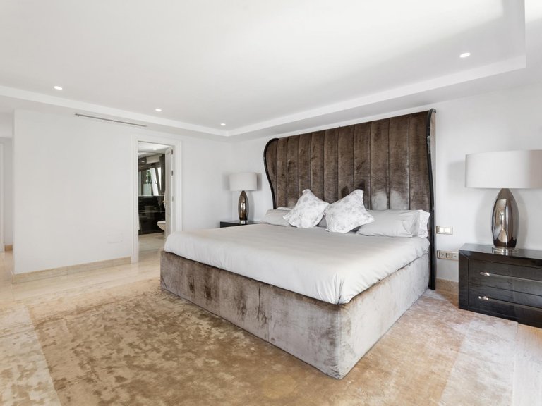 Villa for Sale in Benahavis, Malaga 38