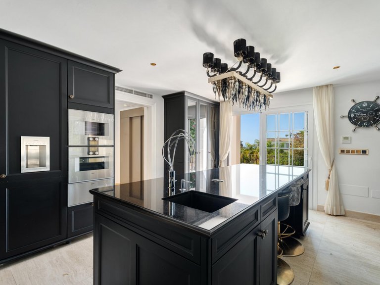 Villa for Sale in Benahavis, Malaga 21