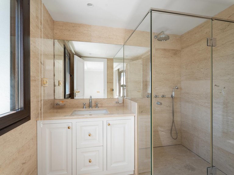 Villa for Sale in Benahavis, Malaga 27