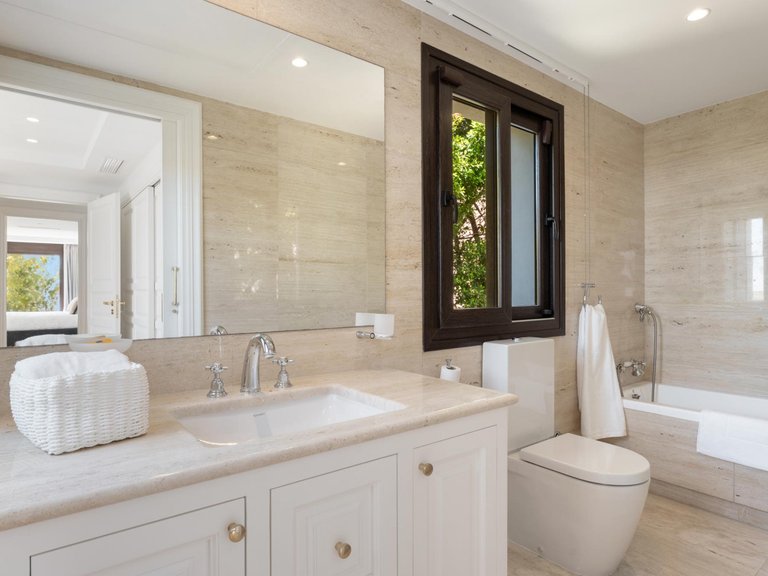 Villa for Sale in Benahavis, Malaga 44