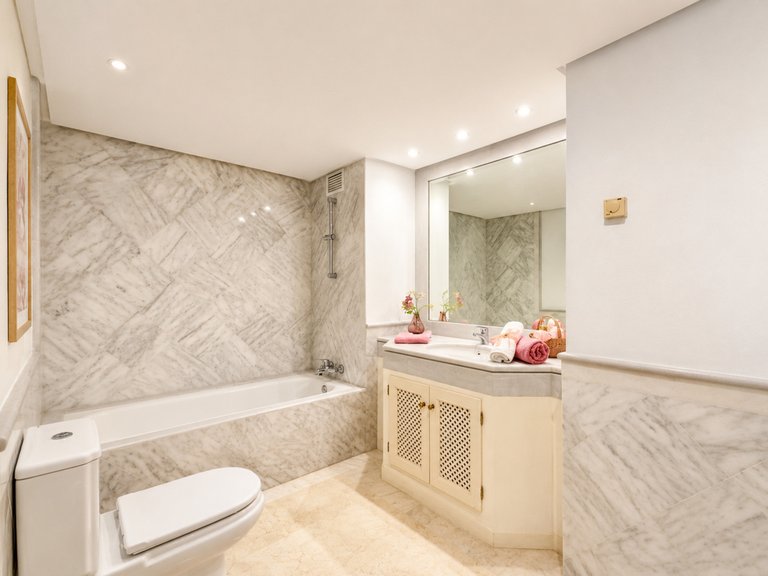 Apartment for Sale in Marbella Este, Malaga 20