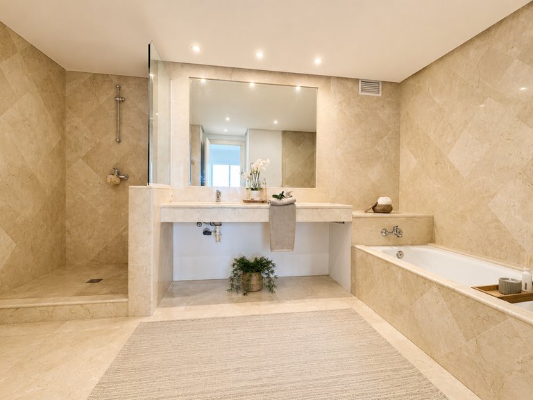 Apartment for Sale in Marbella Este, Malaga 13