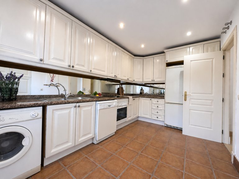 Apartment for Sale in Marbella Este, Malaga 24