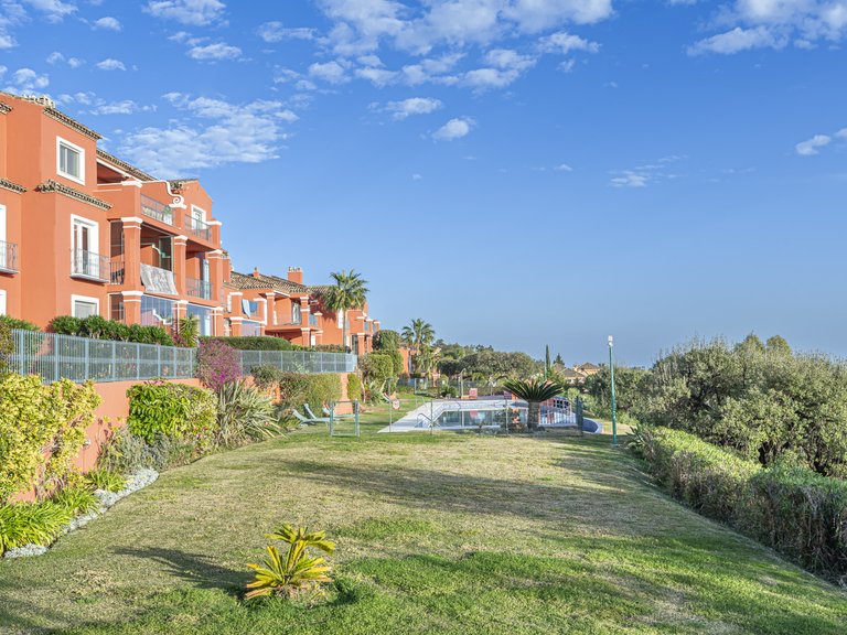 Apartment for Sale in Marbella Este, Malaga 25