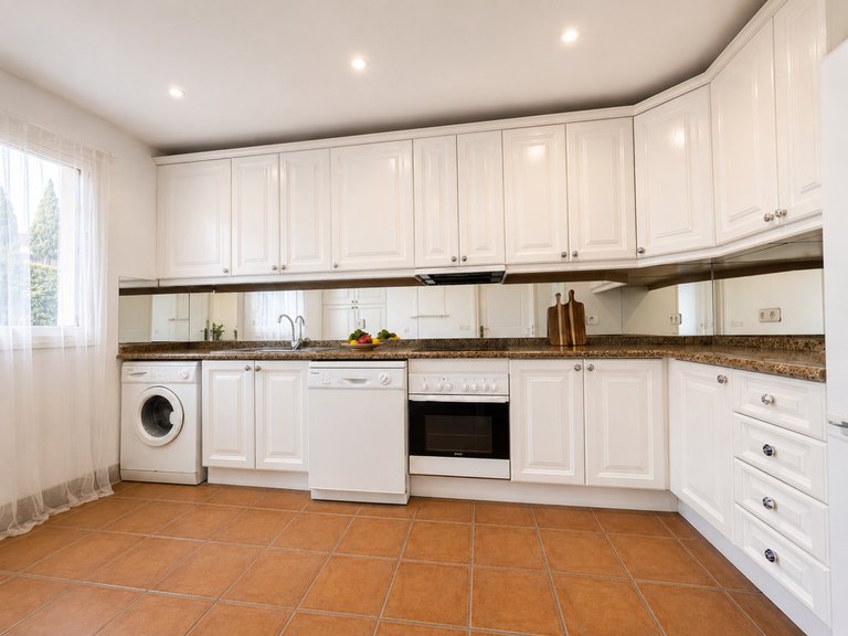 Apartment for Sale in Marbella Este, Malaga 23