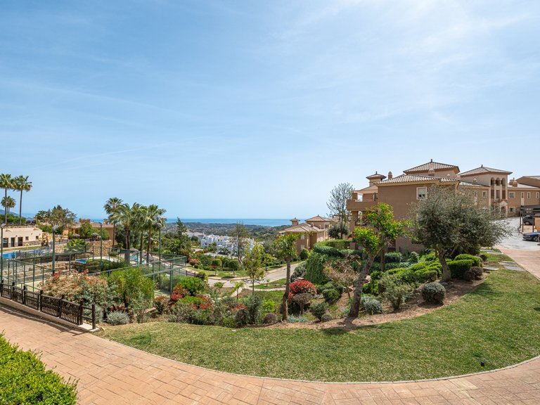 Apartment for Sale in Marbella Este, Malaga 16