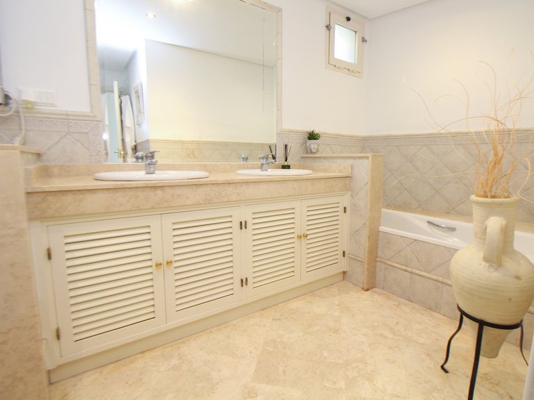 Apartment for Sale in Marbella Este, Malaga 19