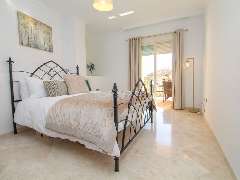 Apartment for Sale in Marbella Este, Malaga 18