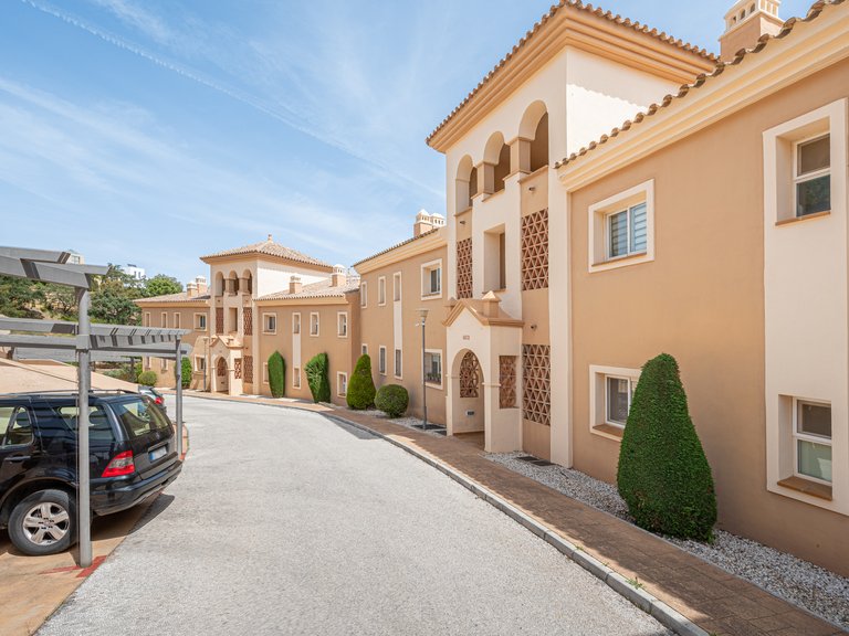 Apartment for Sale in Marbella Este, Malaga 3