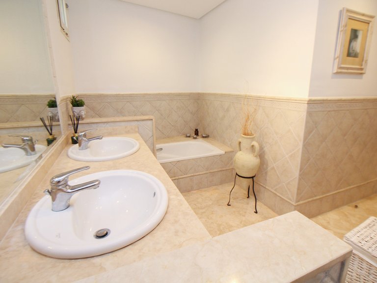 Apartment for Sale in Marbella Este, Malaga 21