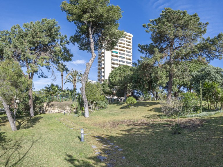 Apartment for Sale in Marbella Este, Malaga 32