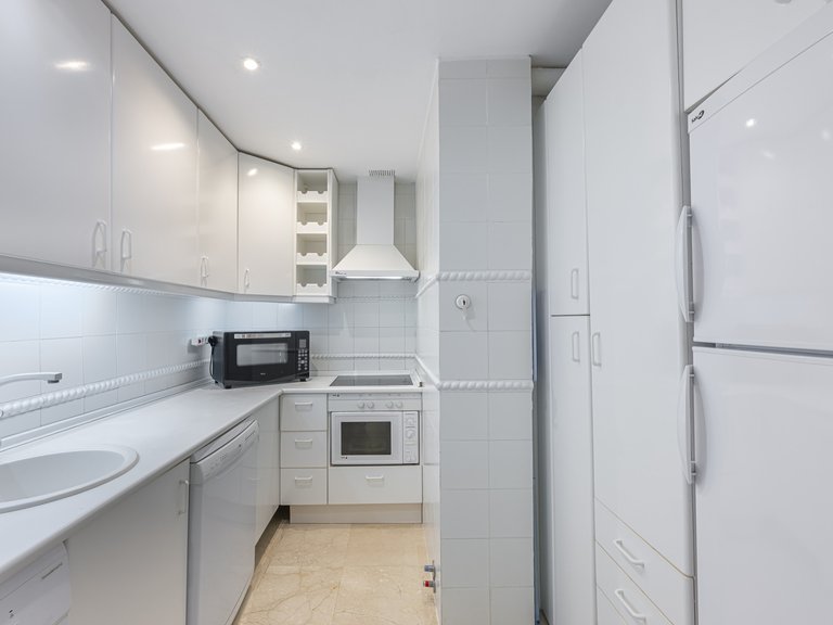 Apartment for Sale in Marbella Este, Malaga 20