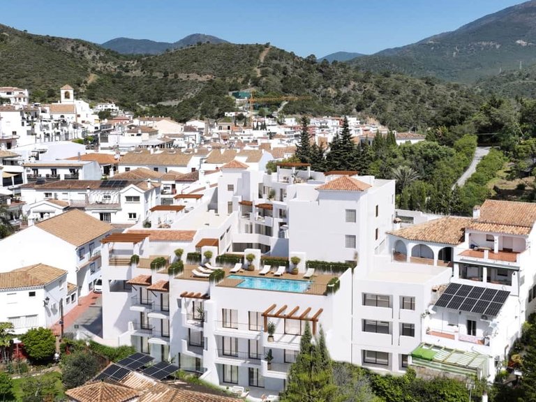 Apartment for Sale in Benahavis, Malaga 19