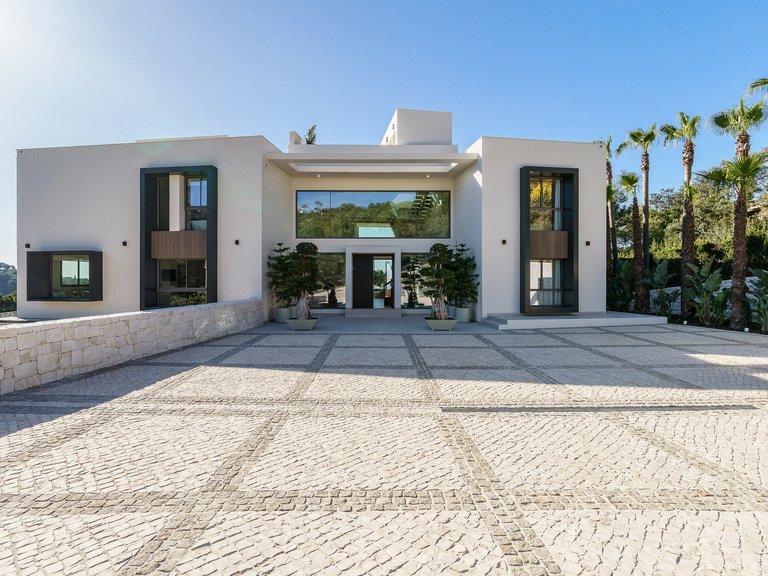 Villa for Sale in Benahavis, Malaga 3