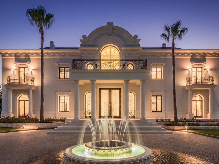 Villa for Sale in Marbella, Malaga 1