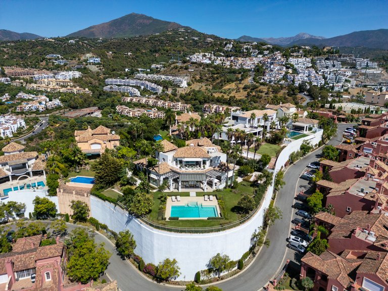 Villa for Sale in Benahavis, Malaga 44