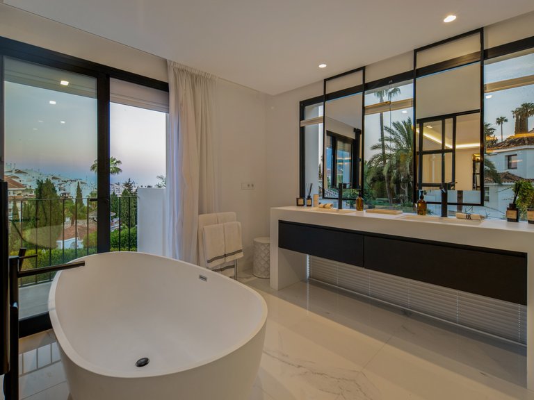 Villa for Sale in Marbella, Malaga 5