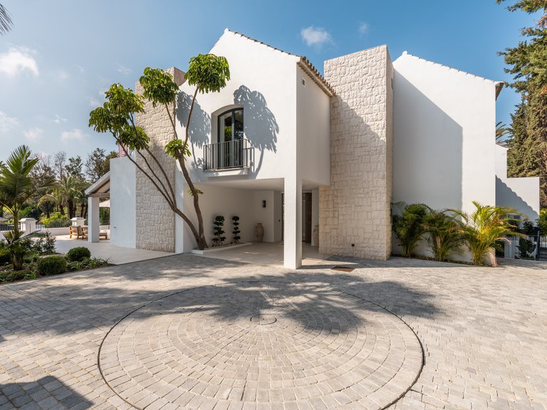 Villa for Sale in Marbella, Malaga 6