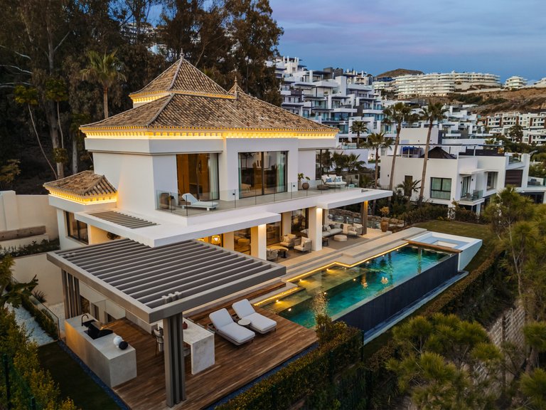 Villa for Sale in Benahavis, Malaga 14