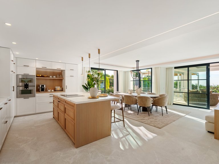 Villa for Sale in Benahavis, Malaga 5