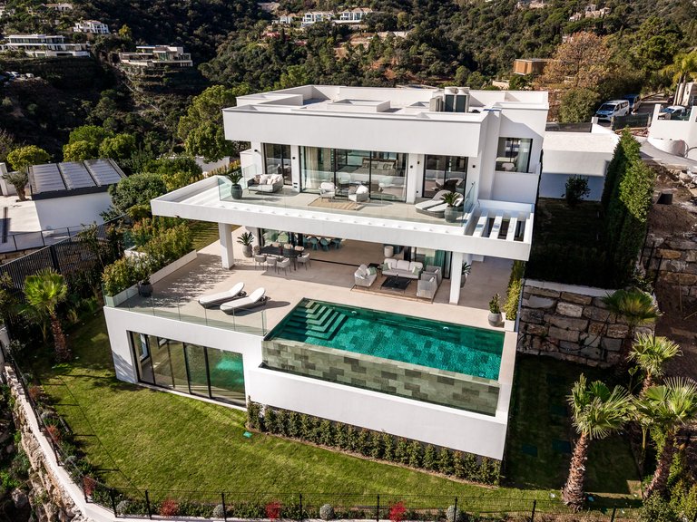 Villa for Sale in Benahavis, Malaga 1
