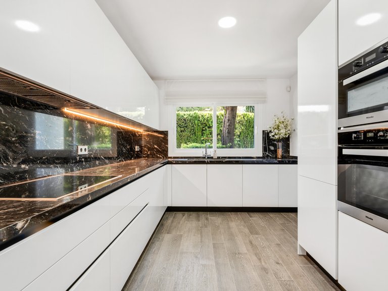 Villa for Sale in Benahavis, Malaga 12