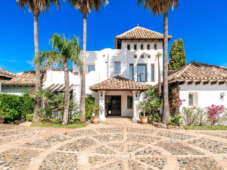 Villa for Sale in Benahavis, Malaga 1