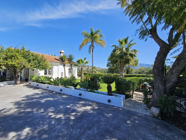 Villa for Sale in Benahavis, Malaga 8
