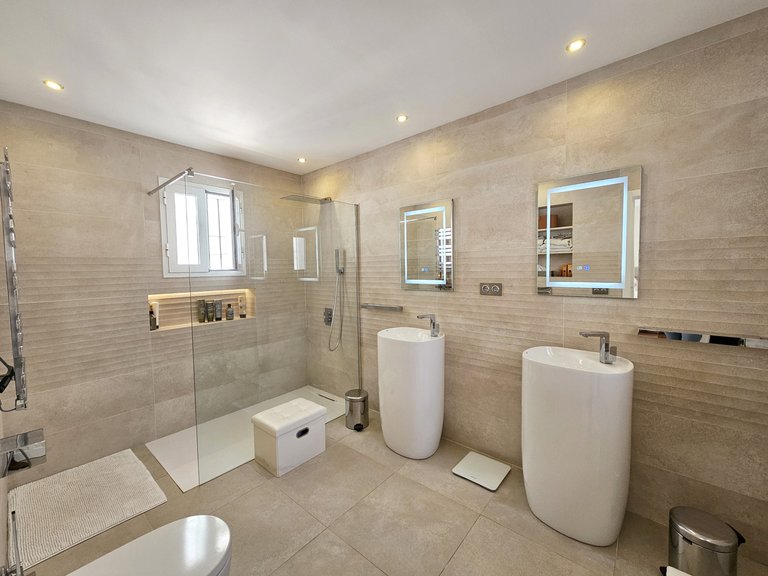 Villa for Sale in Benahavis, Malaga 16