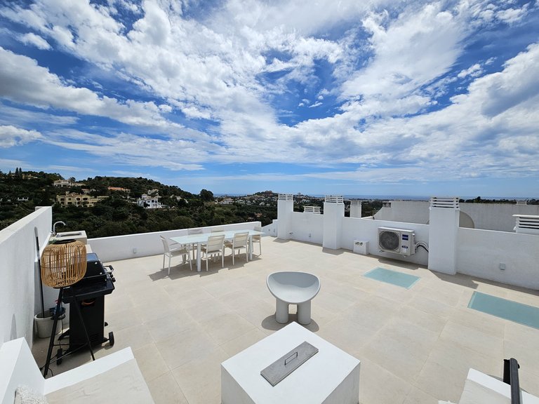 Penthouse for Sale in Benahavis, Malaga 11