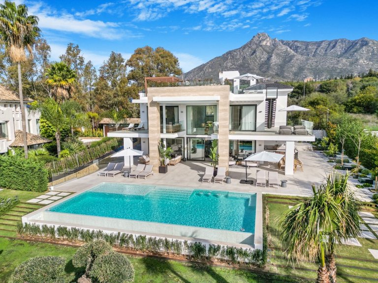 Villa for Sale in Marbella, Malaga 8
