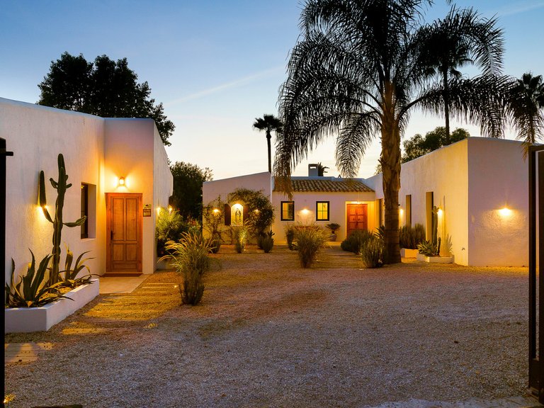 Villa for Sale in San Pedro De Alcantara, Malaga 1