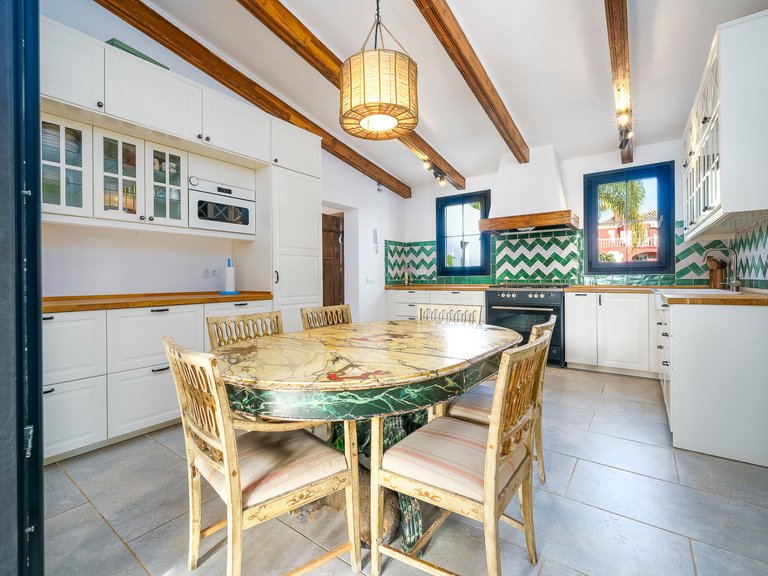 Villa for Sale in San Pedro De Alcantara, Malaga 8