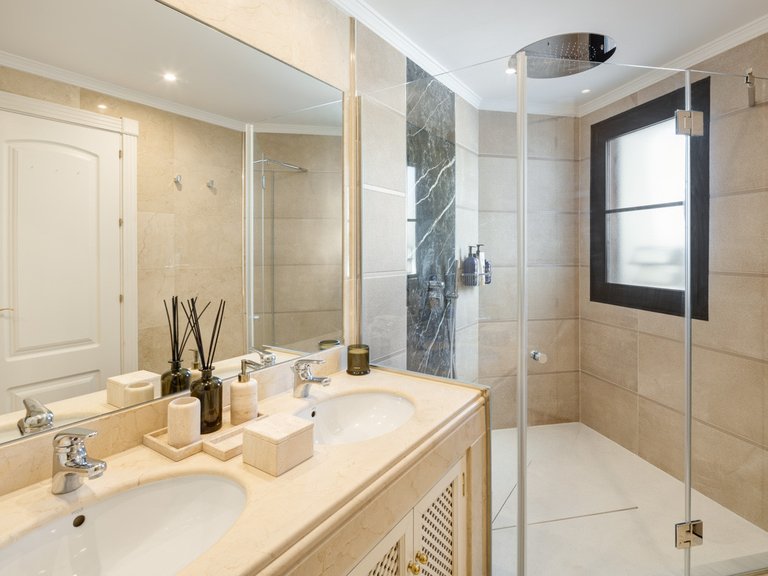 Villa for Sale in Benahavis, Malaga 16