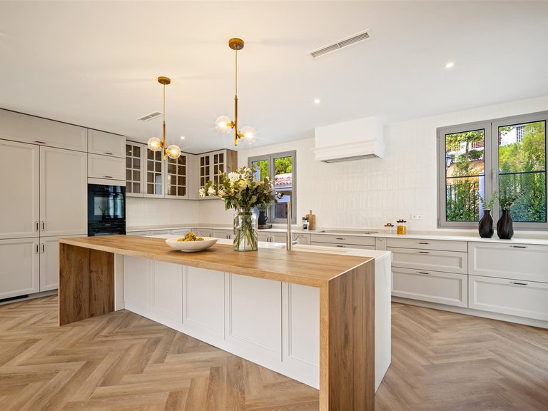 Villa for Sale in Benahavis, Malaga 9