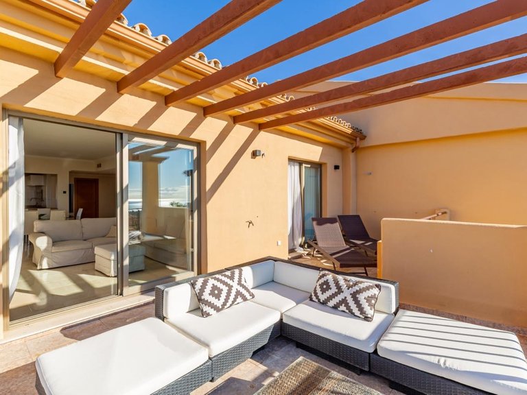 Penthouse for Sale in Benahavis, Malaga 11