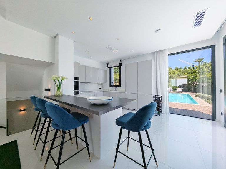 Villa for Sale in Benahavis, Malaga 11