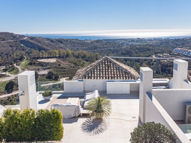 Penthouse for Sale in Benahavis, Malaga 8